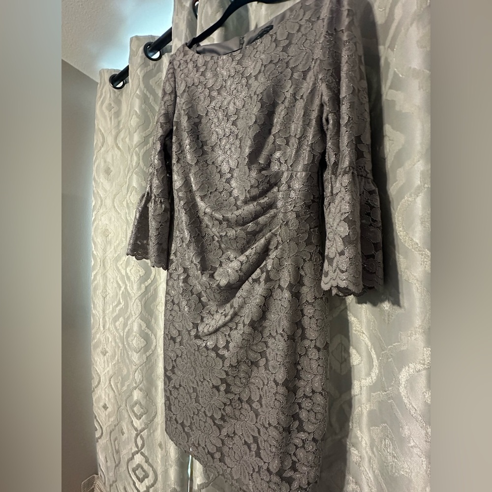 Jessica Howard Gray Floral Lace Dress